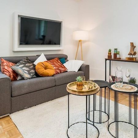 Eg Rechts -Wunderschone 80M² Grosse 3-Zimmer City Wohnung Nahe Salzburg فريلاسنغ المظهر الخارجي الصورة