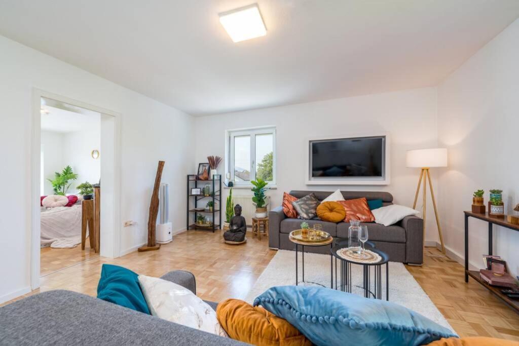 Eg Rechts -Wunderschone 80M² Grosse 3-Zimmer City Wohnung Nahe Salzburg فريلاسنغ المظهر الخارجي الصورة