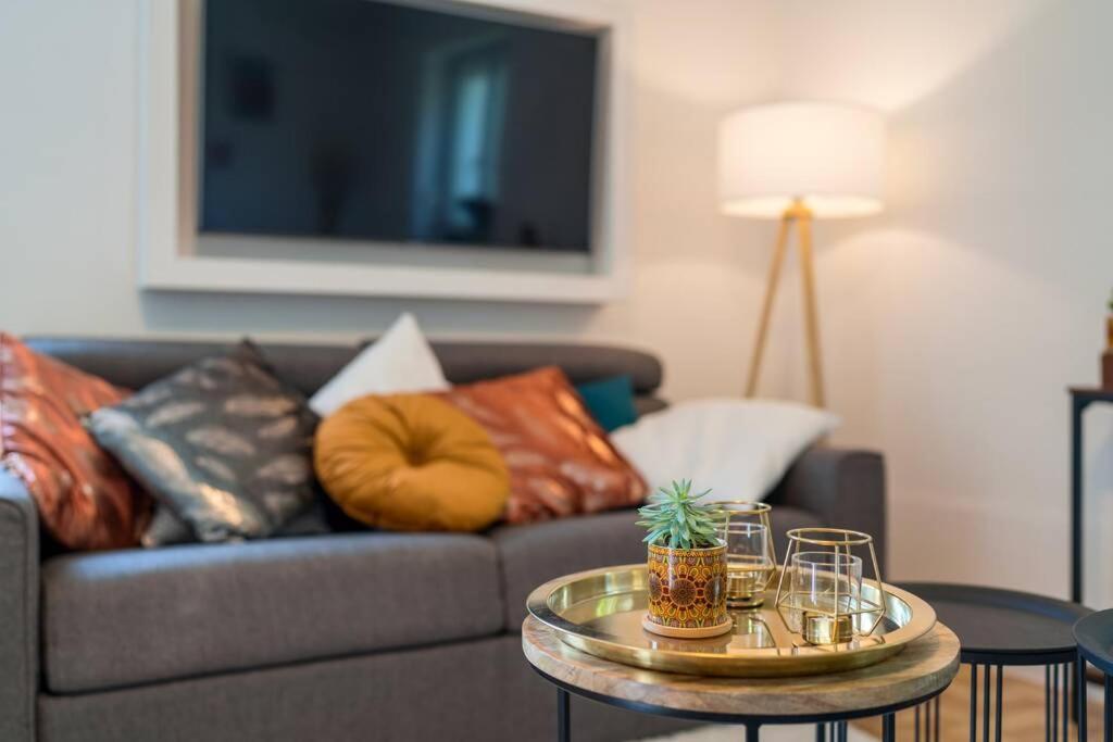 Eg Rechts -Wunderschone 80M² Grosse 3-Zimmer City Wohnung Nahe Salzburg فريلاسنغ المظهر الخارجي الصورة
